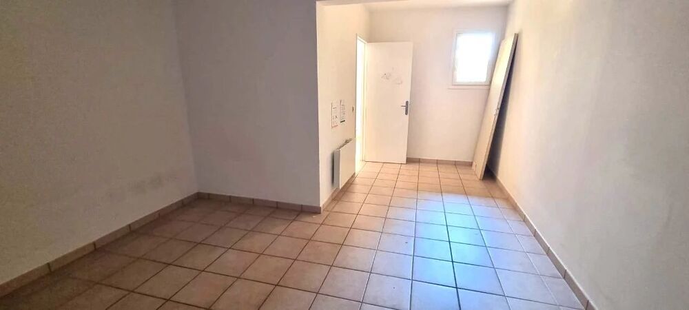 Location Appartement Trois pièces sur deux niveaux avec terrasse, cave et garage Cagnes-sur-mer