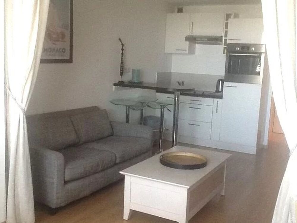Location Appartement F1bis de 35m² au dernier étage avec parking Antibes