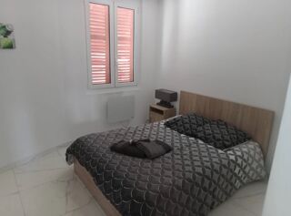 Location Appartement Trois pièces avec balcon dans le centre ville d'Antibes Antibes