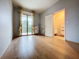  Appartement à louer 3 pièces 109 m²