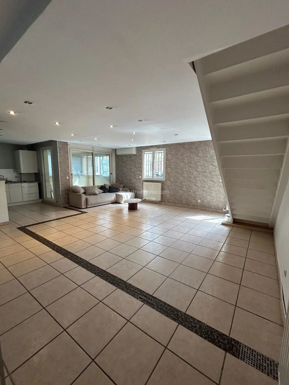 Location Appartement À louer – Superbe duplex T7 de 180 m² – Villeurbanne Gratte-Ciel Villeurbanne