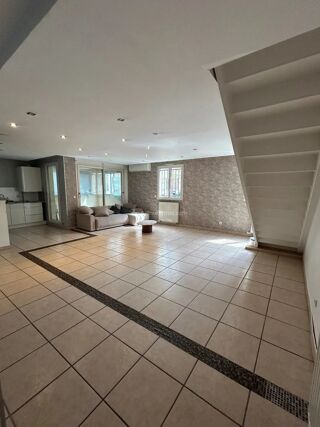 Location Appartement À louer – Superbe duplex T7 de 180 m² – Villeurbanne Gratte-Ciel Villeurbanne