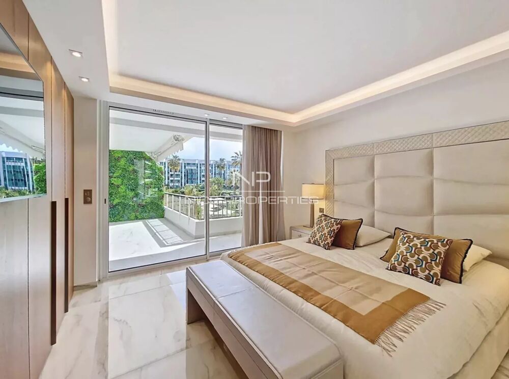 Vente Appartement Cannes Croisette, Grand Hôtel,  grand 3 pièces avec terrasse te Cannes