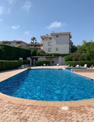  Appartement à louer 3 pièces 100 m²