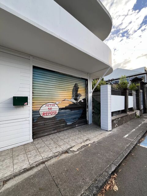 VP4801 LOCAL 99m&sup2; – SAINT-PIERRE CENTRE-VILLE 4200 97410 Saint-pierre
