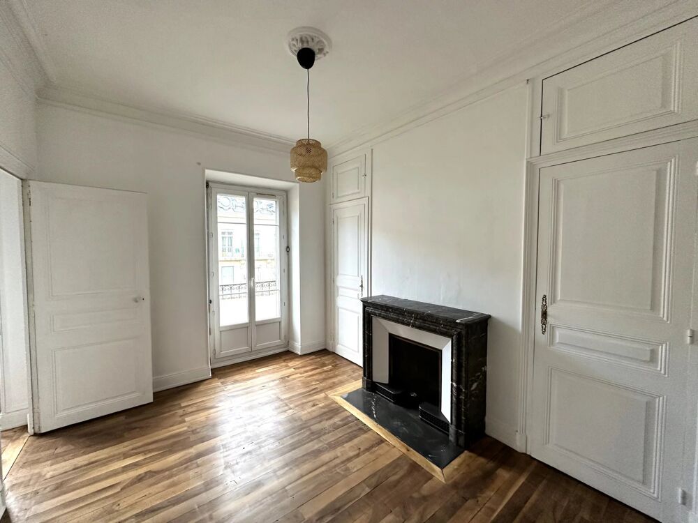 Charme de l'ancien pour ce grand T3 en dernier étage