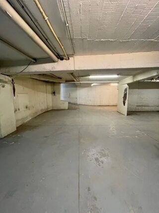  Parking / Garage à louer 