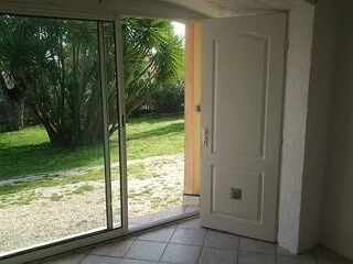 Location Appartement Deux pièces de 59m² avec place de parking dans un bas de villa Mandelieu-la-napoule