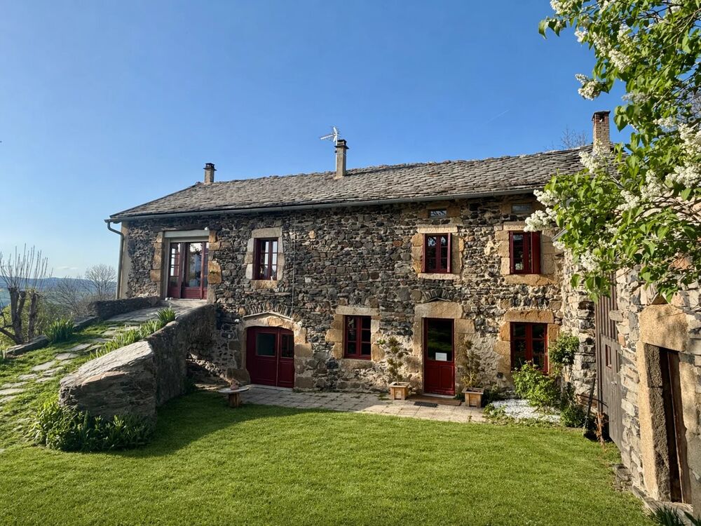 Vente Maison EXCLUSIVITÉ – FERME EN PIERRES AVEC DÉPENDANCE ET VUE IMPRENABLE Beaux