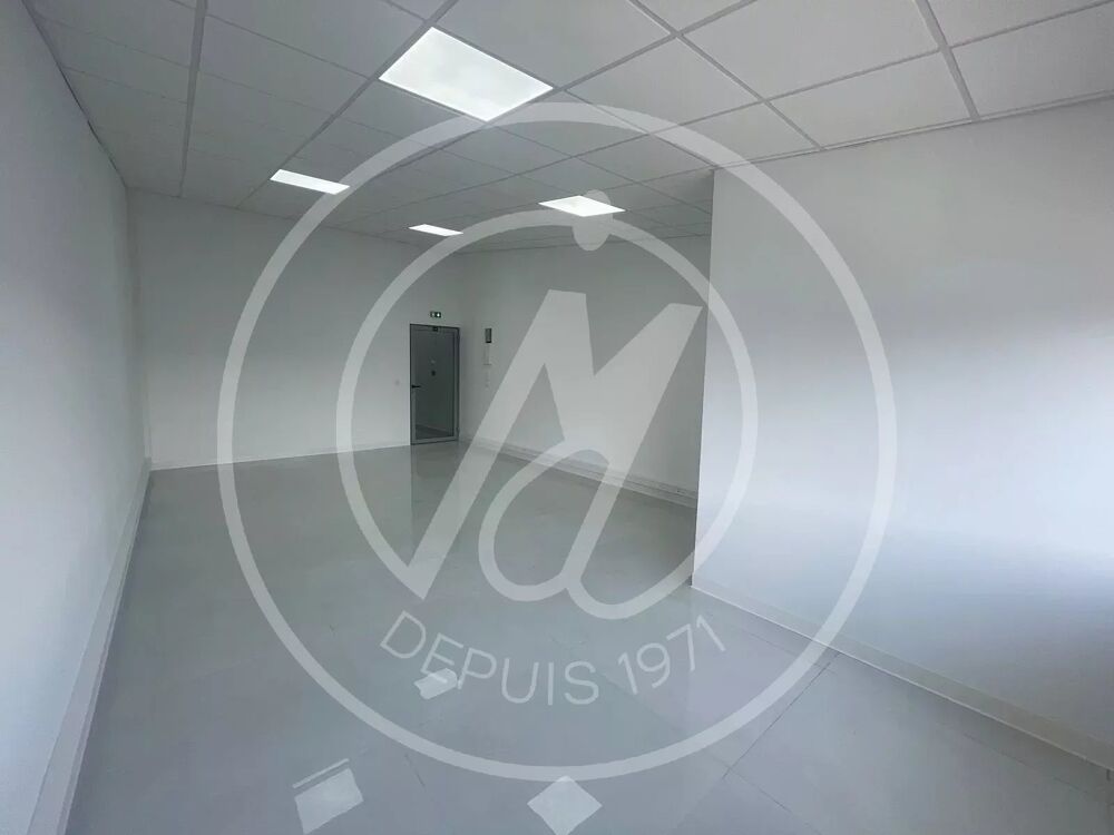   688 euros HT HC - A louer local de bureau de 43m2 à JARRY 