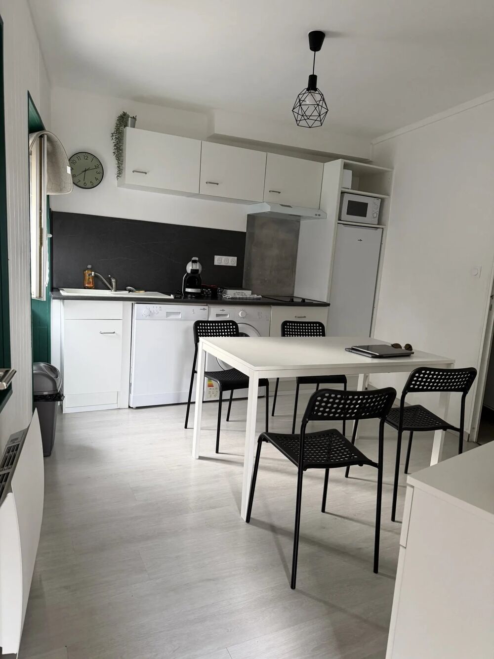 Location Maison À LOUER – Charmante maison de ville meublée, entièrement équipée Perrier