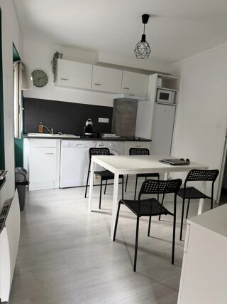 Location Maison À LOUER – Charmante maison de ville meublée, entièrement équipée Perrier