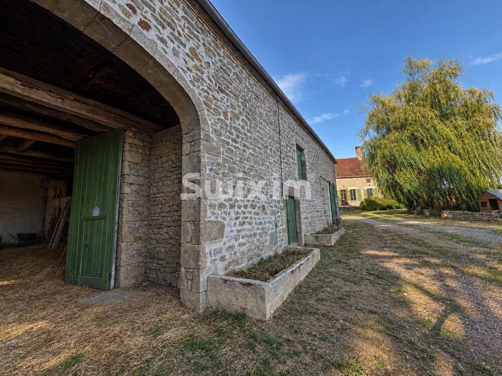 Vente Maison UN DOMAINE À IMAGINER – 4 BÂTIMENTS SUR PRÈS DE 4 HECTARES CLOS Magny-lormes