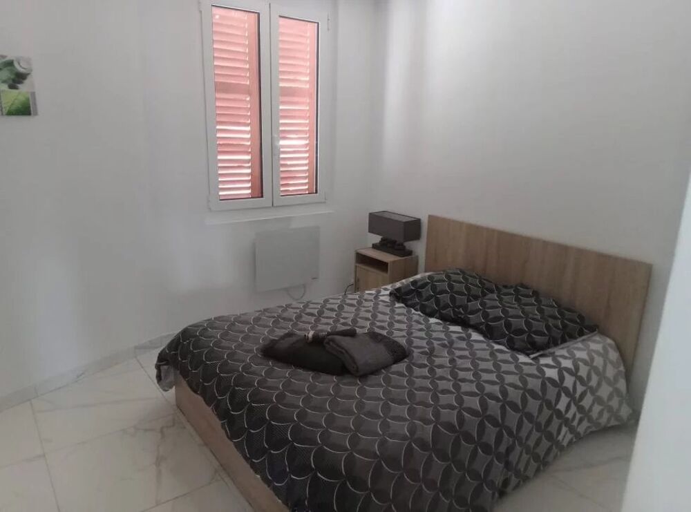 Location Appartement Trois pièces avec balcon dans le centre ville d'antibes Antibes