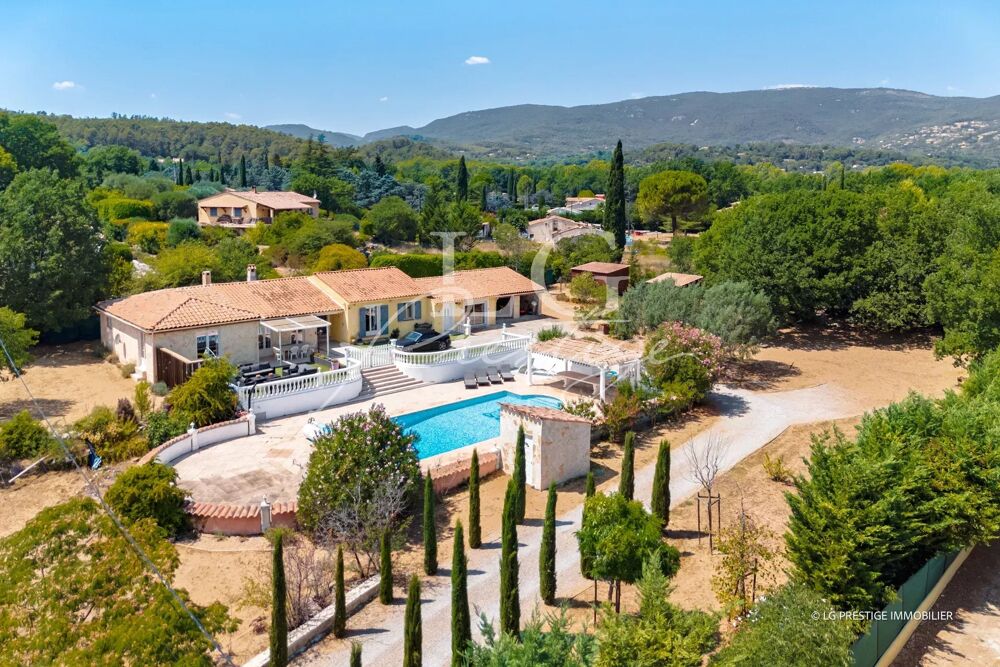 Villa de plain-pied avec piscine avec 5 000 m² de terrain