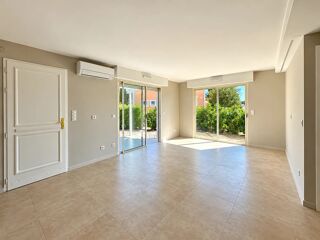 Vente Appartement SAINT-RAPHAËL - T3 REZ-DE-JARDIN - ENTIÈREMENT RÉNOVÉ Saint-raphaël