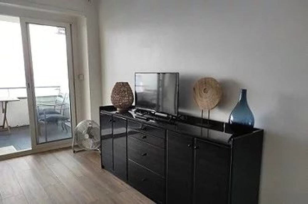 Location Appartement Ce deux pièces de 45m² avec terrasse vue mer panoramique Juan-les-pins