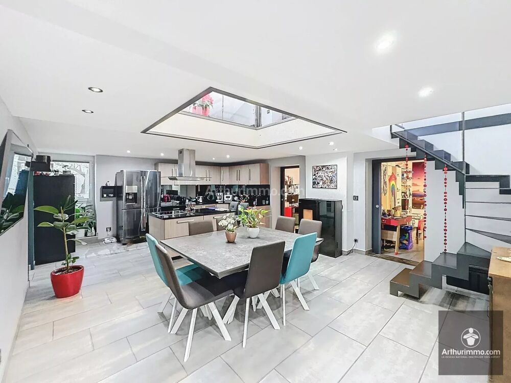 Vente Maison Maison de ville de type LOFT avec piscine et garage double. Roanne