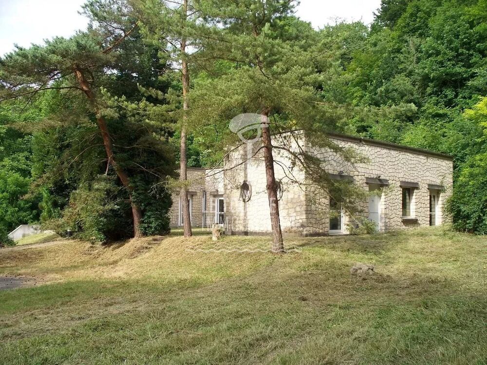 Propriété d'exception en lisière de forêt