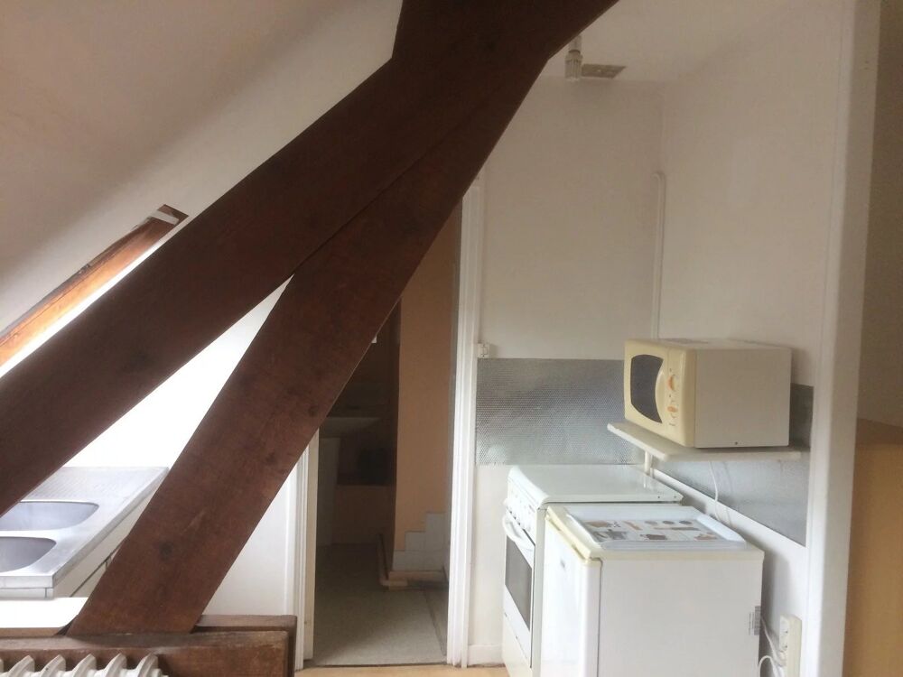 Dernier sou, studio meublé