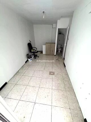   Local + cave en centre ville Aubagne