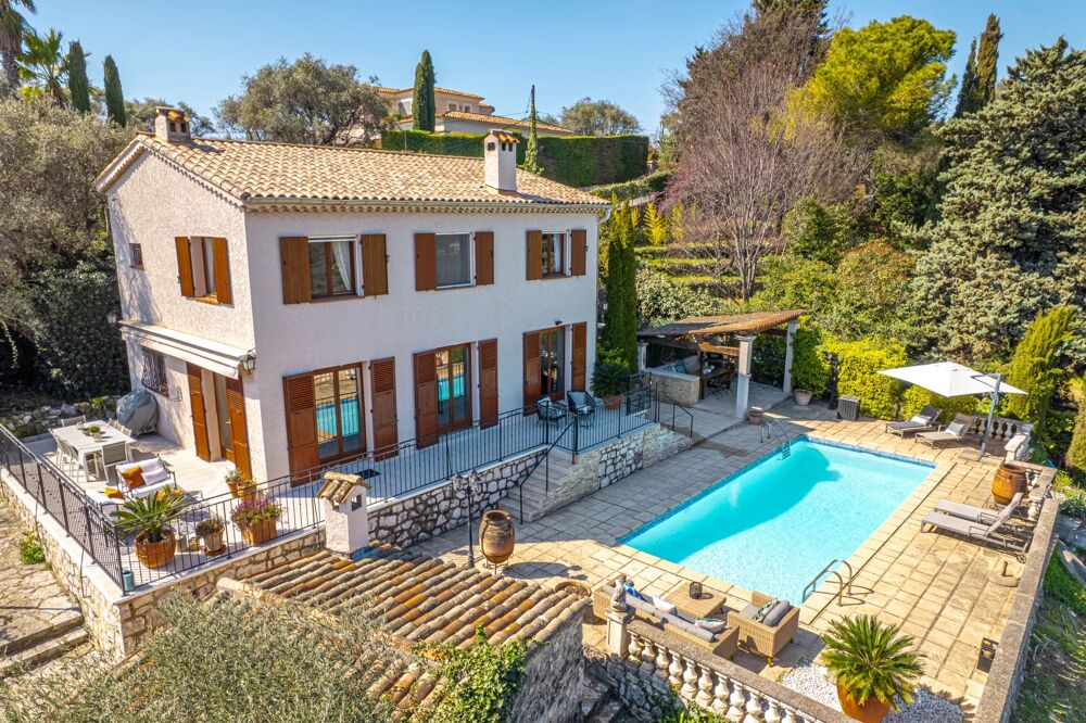 Villa d'Exception à Vence : Vue Spectaculaire, Calme Absolu et P