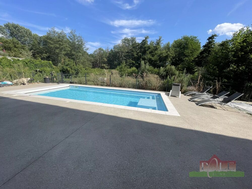 Villa familiale de 185 m² avec un grand terrain offrant piscine