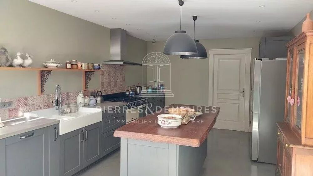 DEUX HABITATIONS DANS UNE LONGERE BERRICHONNE SUR 1 HECTARE
