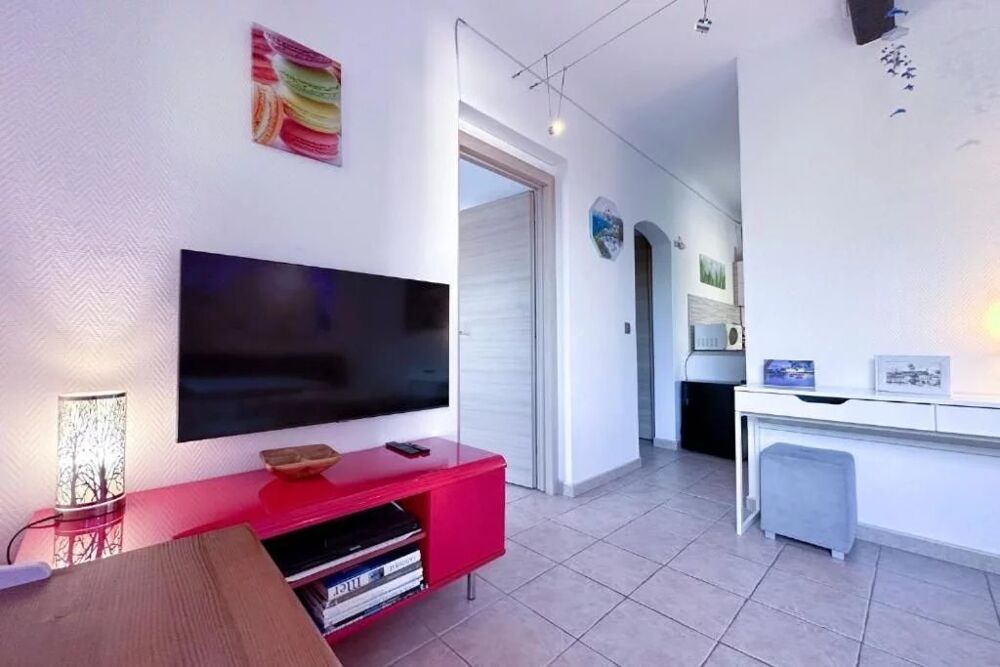 Location Appartement Trois pièces avec un jardin de 300m2 et terrasse Antibes