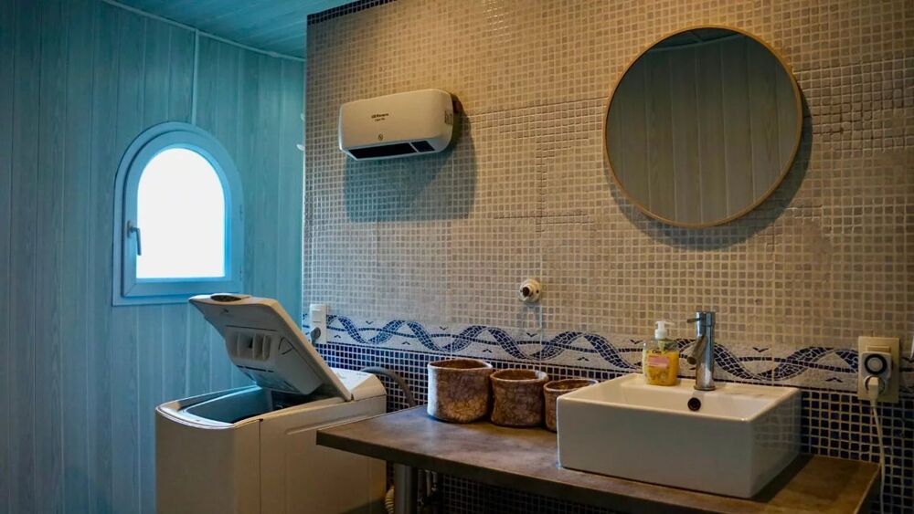 Location Appartement Deux pièces avec piscine, parking et terrasse Antibes