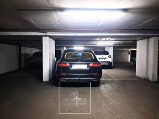  Parking / Garage à vendre 