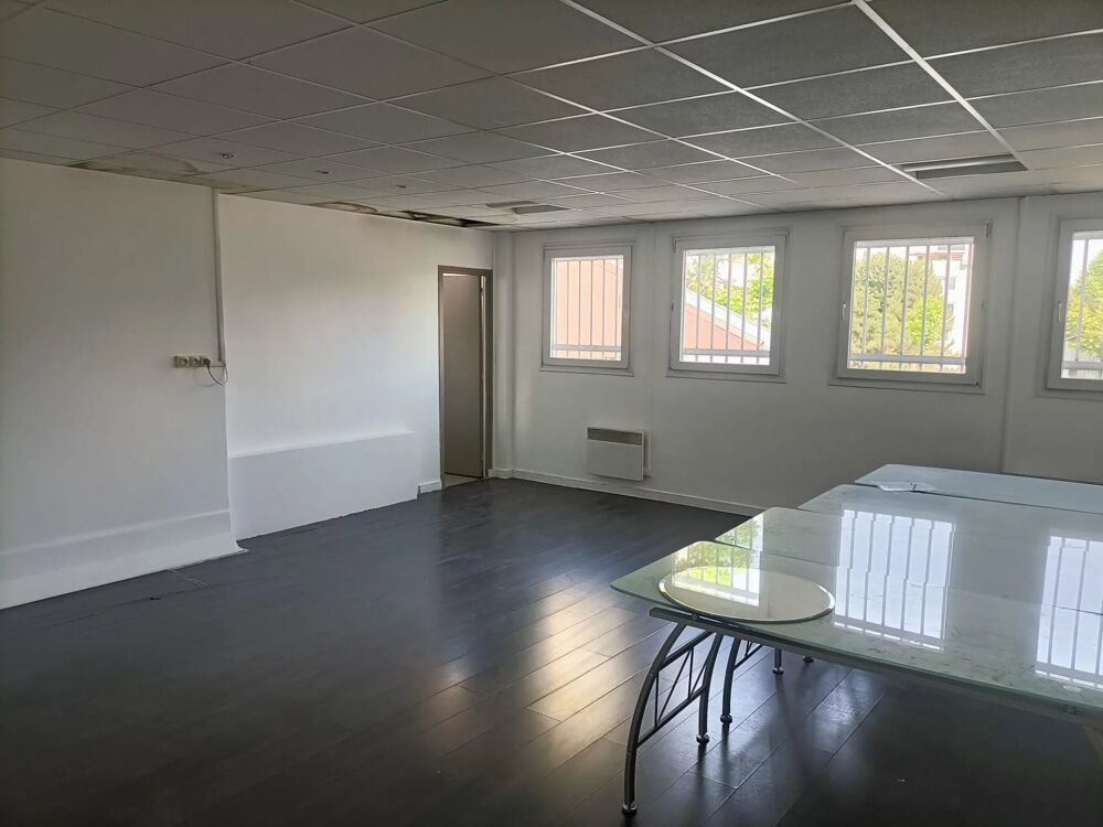   IVRY-SUR-SEINE BUREAUX 70,60 M² 