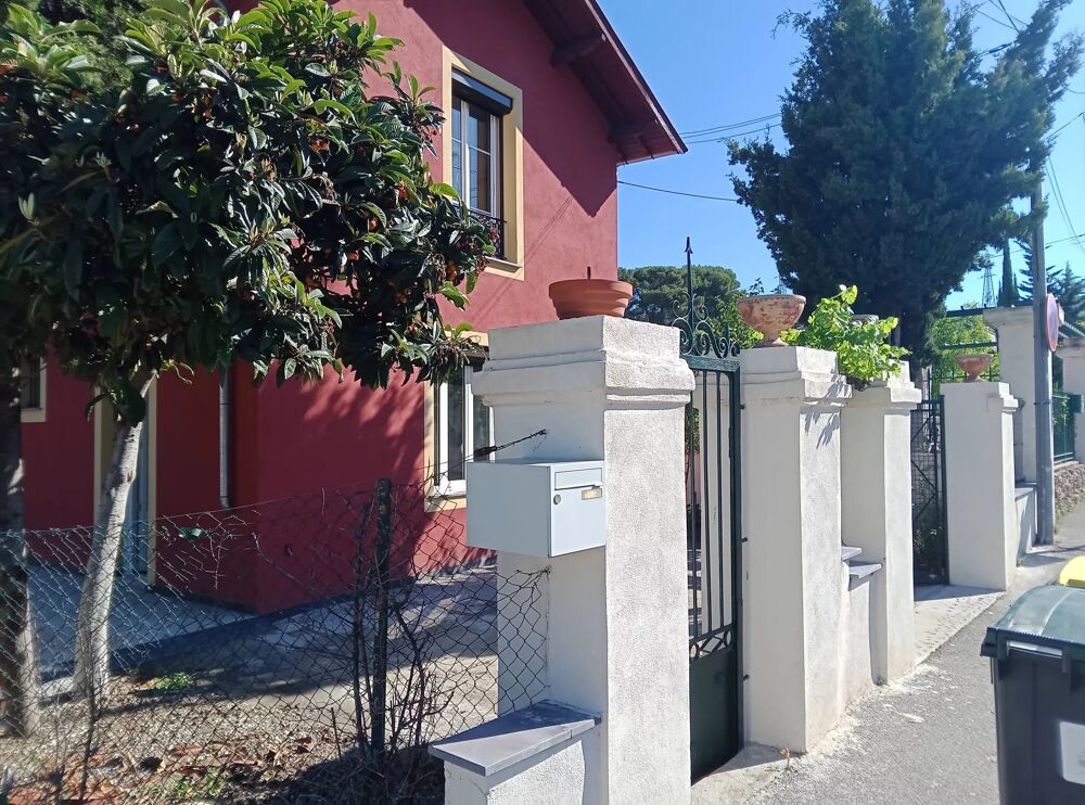 Location Maison Maison de trois pièces sur deux niveaux avec jardin privatif La trinité