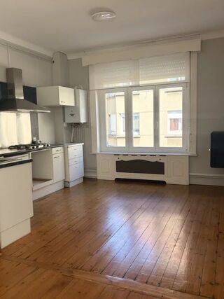  Appartement à louer 4 pièces 99 m²