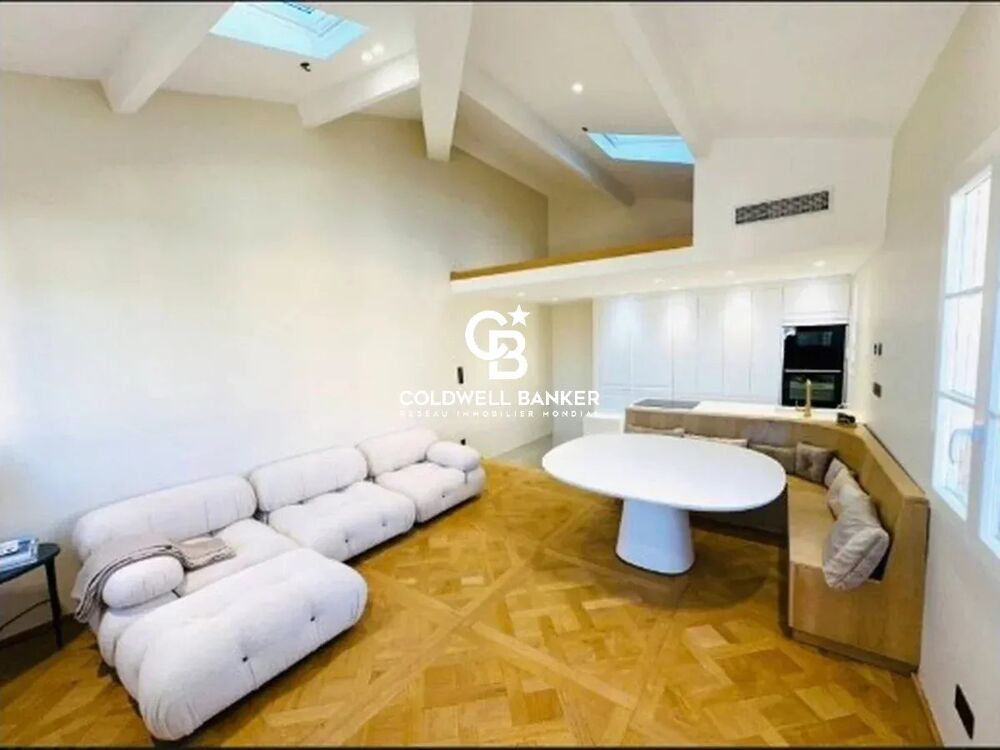 Vente Villa SAINT-TROPEZ – AUTHENTIQUE MAISON DE VILLAGE AVEC VUE MER Saint-tropez