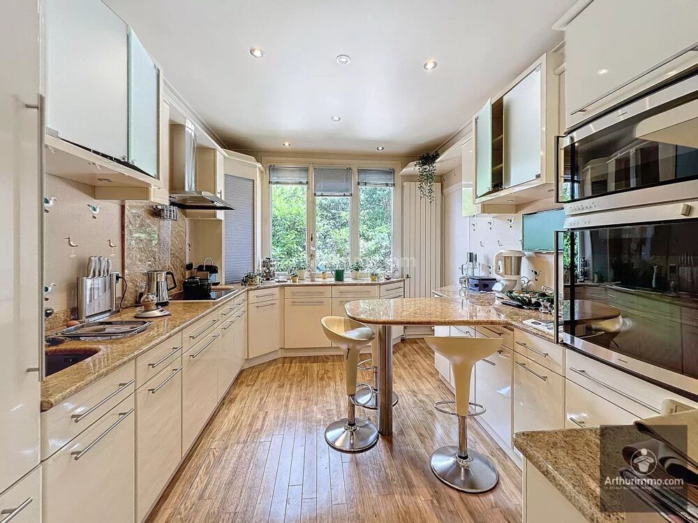 VILLEREST - Maison de 280 m² avec vue dégagée.