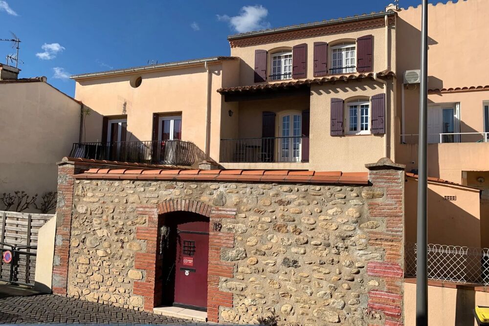 BELLE MAISON DE VILLAGE AVEC PATIO, TERRASSES ET VUE SUR LES MO