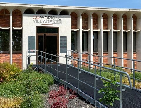 BUREAUX &Agrave; LOUER &Agrave; L'ANN&Eacute;E AU SEIN D'UN COWORKING 1825 42300 Roanne