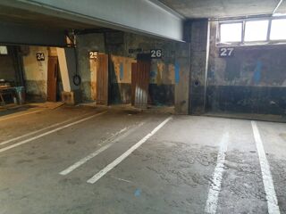  Parking / Garage à louer 1 pièce 10 m²