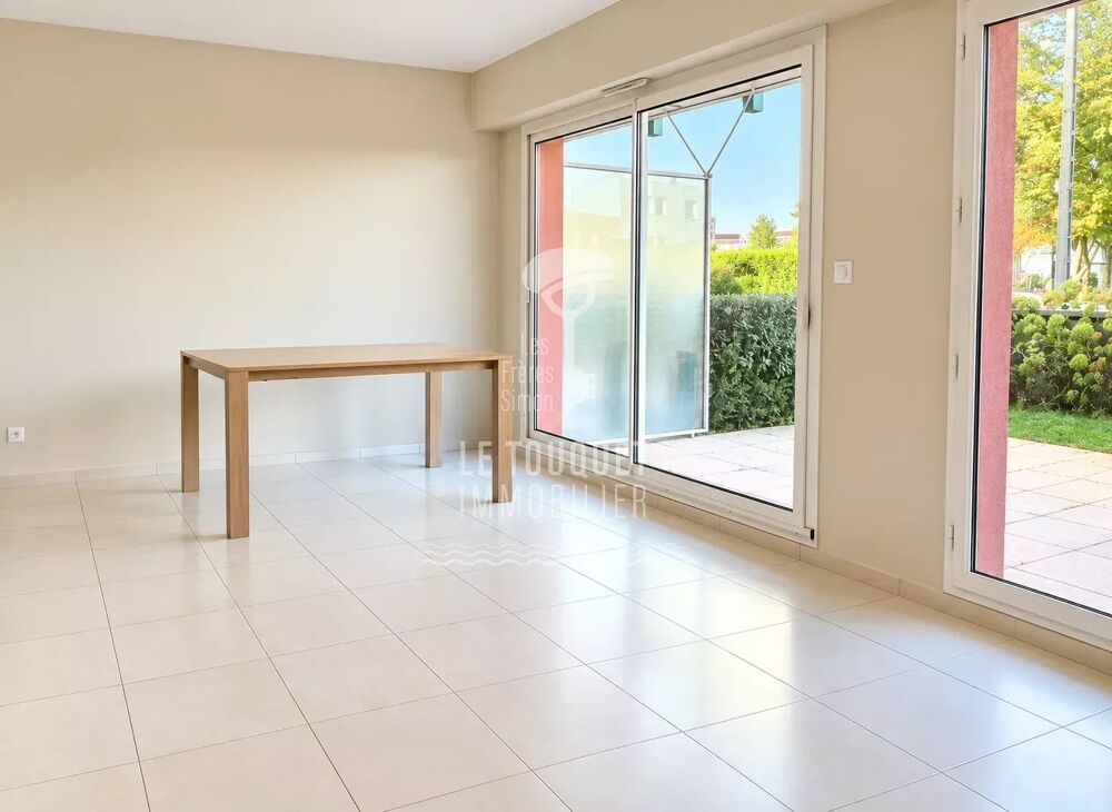 Bel appartement offrant deux terrasses, cave et stationnement
