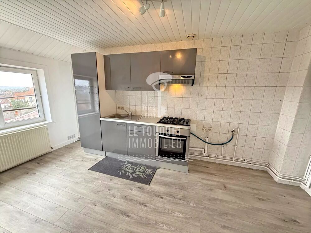 Appartement avec cave, 3 chambres, à 2 pas de la gare