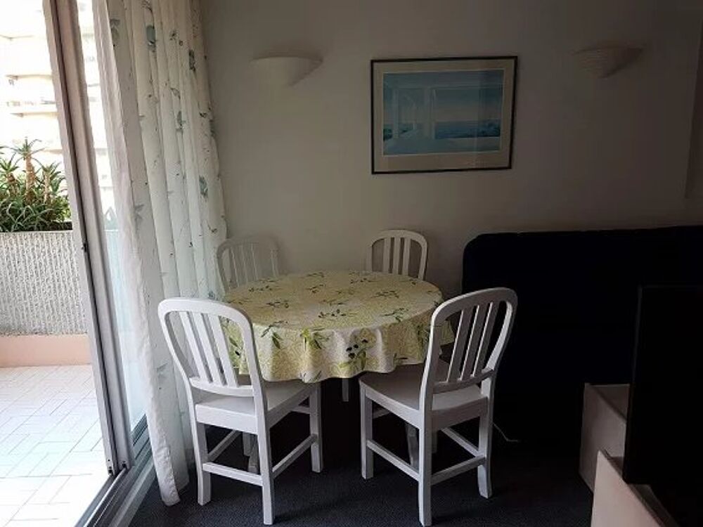 Deux pièces avec spacieux balcon et vue mer