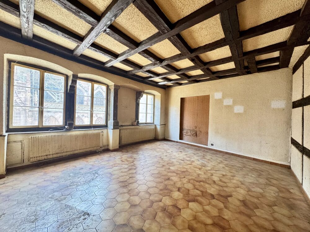Place de Cathédrale 4p de 92.6m² avec terrasse de 15.3 m² à réno