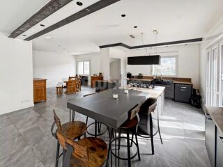  Maison � vendre 9 pi�ces 370 m�