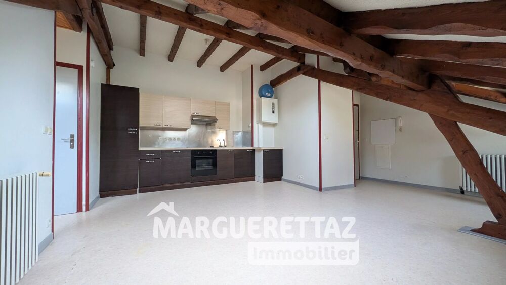 Appartement T2 dernier étage centre village