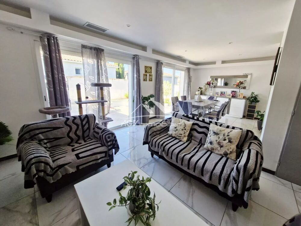 A Salindres, maison d'environ 85 m² avec piscine et garage atten