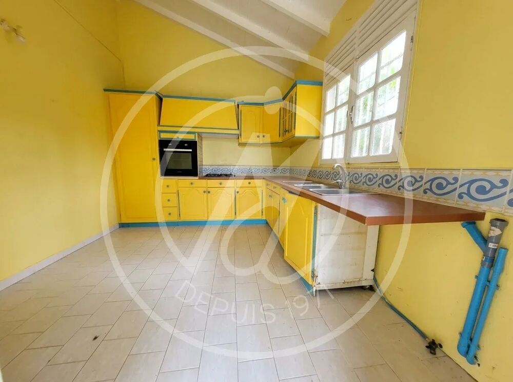 À VENDRE : MAISON T6 À SAINTE-ANNE - 360 000 euros