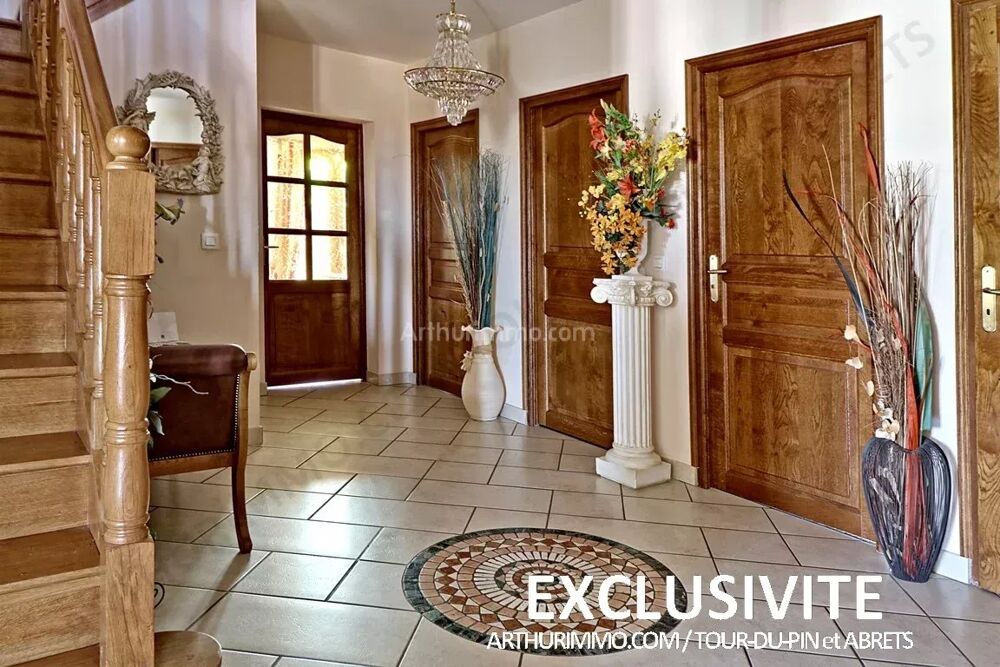 Vente Maison Villa sur immense sous-sol  avec piscine et pool house La tour-du-pin