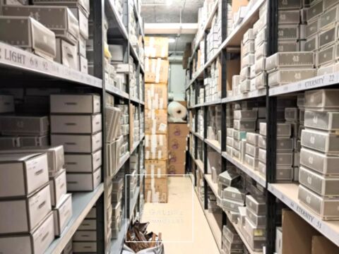 Local de 41,6m 2 au Trocad&eacute;ro &agrave;  Paris 16 Volume de stockage imp 185000 75116 Paris 16ème