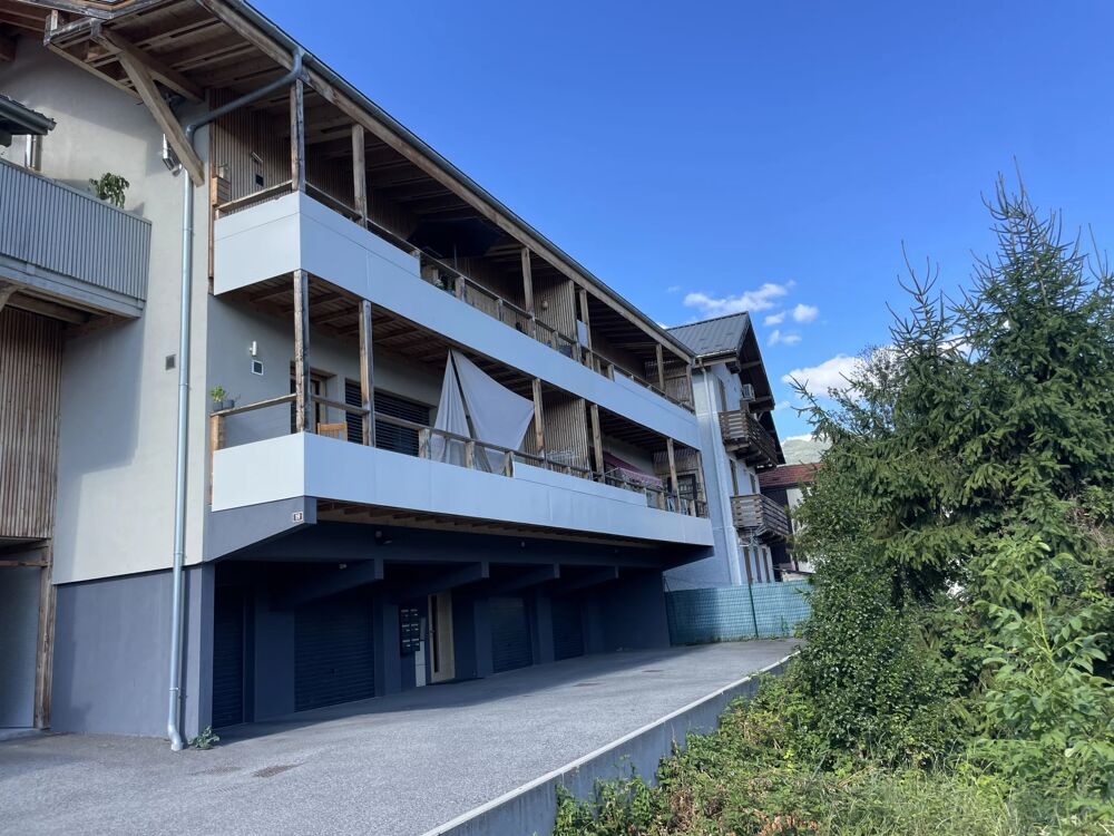 F1 Meublé mansardé 2ème étage + Place Parking couvert - PASSY